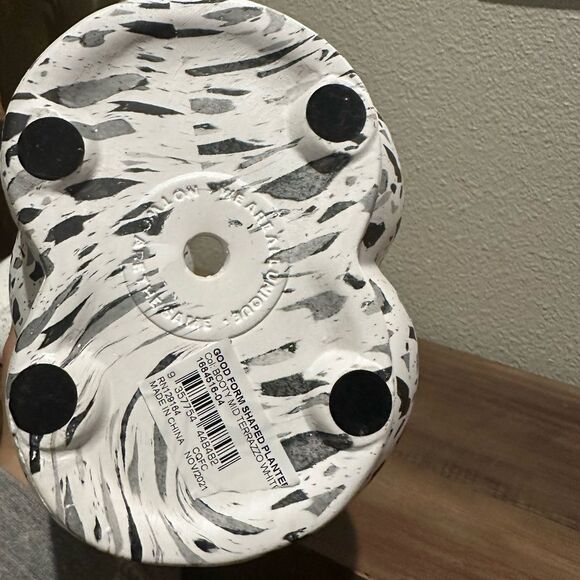 New Good Form Shaped Planter Bundle of Two - Picture 11 of 15